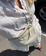 Load image into Gallery viewer, The Big Sling Bag