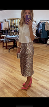 Load image into Gallery viewer, Abby White Cropped Button Down
