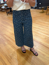 Load image into Gallery viewer, Flower Power Jeans
