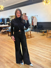 Load image into Gallery viewer, High Rise Utility Raw Hem - Black
