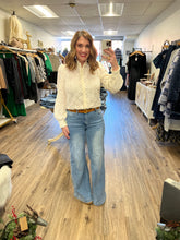 Load image into Gallery viewer, Janie Wide Leg Jeans
